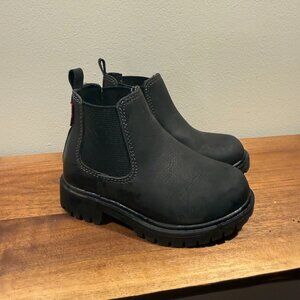 Levi's Kids Buckley WX Unisex Chelsea boots in black vegan leather size 7M